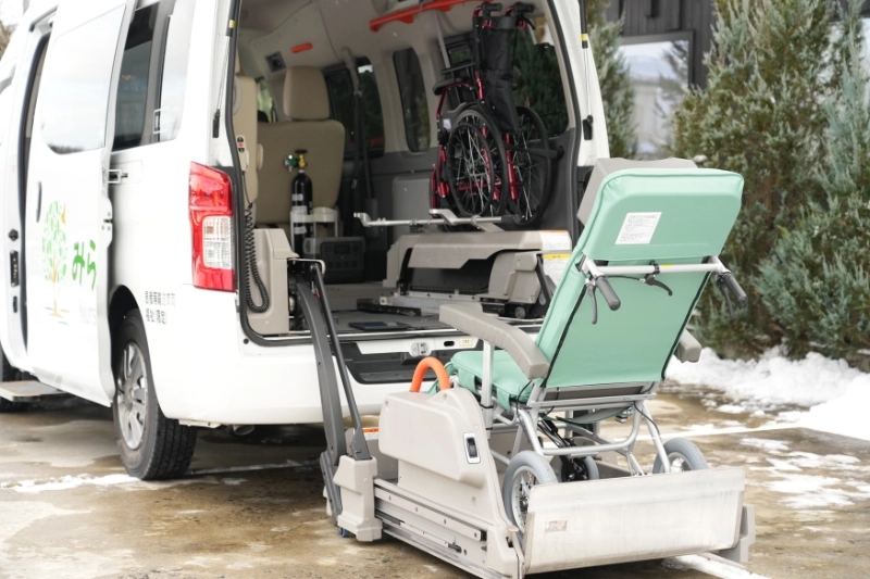 リクライニング車いす